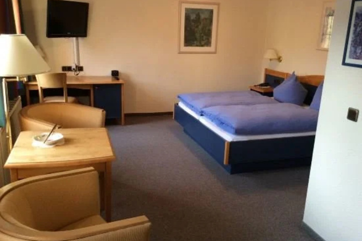 Room 2 of 5