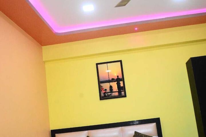 Room 5 of 16