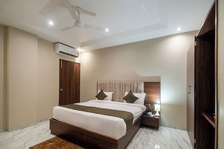 Room 6 of 19