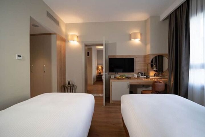 Room 52 of 110