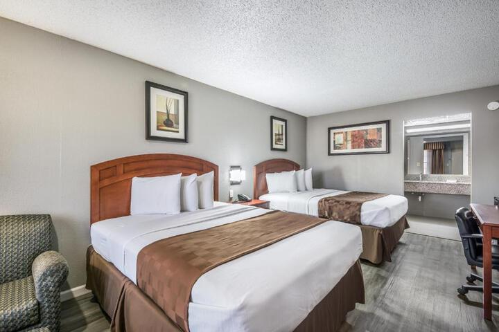 2 Double Beds (10 of 11)