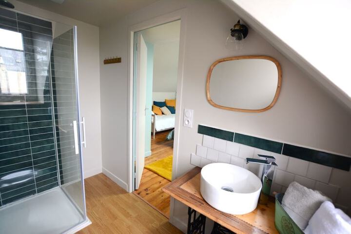 Room 12 of 16