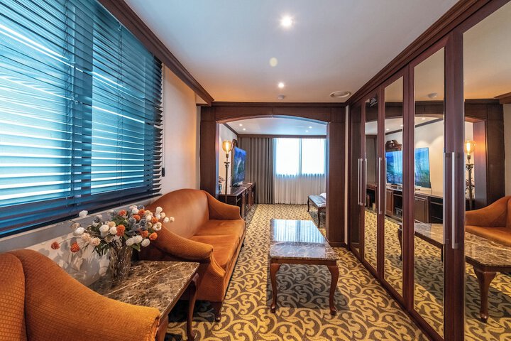 Room 15 of 100