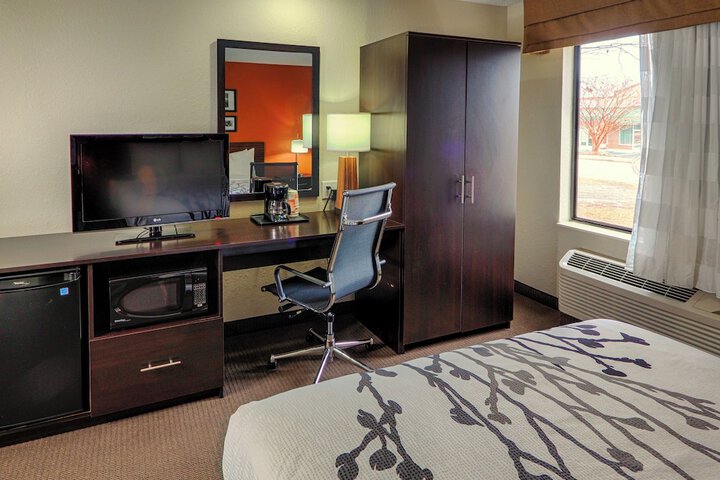 Queen Bed Accessible (3 of 12)