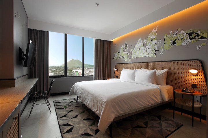 Room 4 of 32