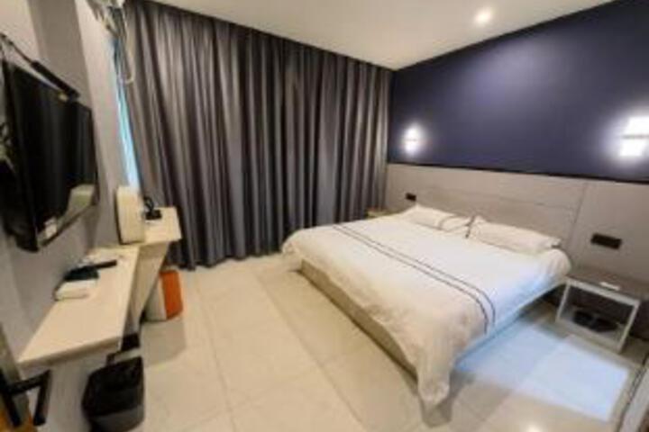 Room 5 of 5