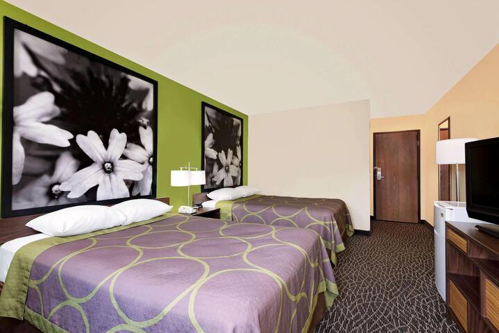 2 Double Beds (3 of 6)