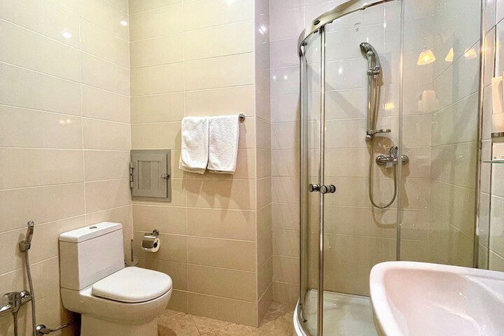 Room 8 of 34