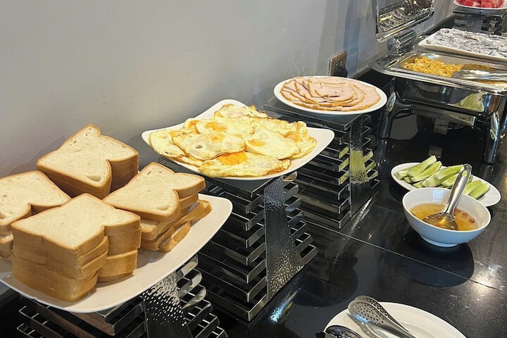 Breakfast/Coffee Service 25 of 28
