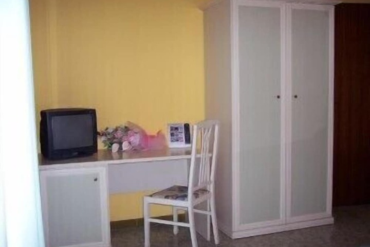 Room 18 of 25