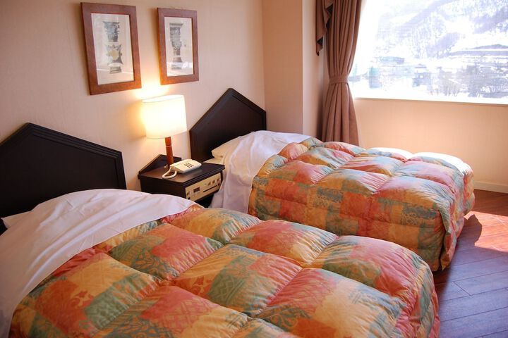 Room 26 of 240