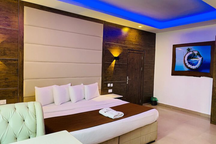 Room 7 of 28