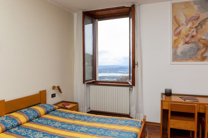 Room 35 of 72