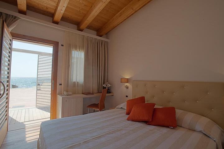 Room 14 of 52
