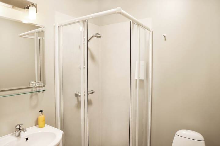 Room 32 of 47