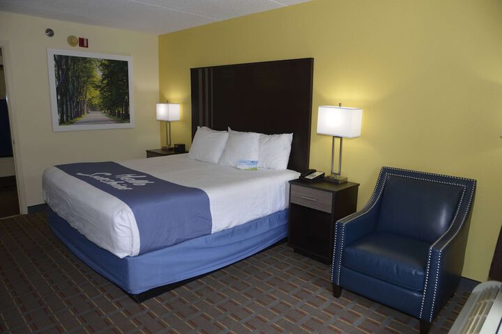 1 King Bed (1 of 13)