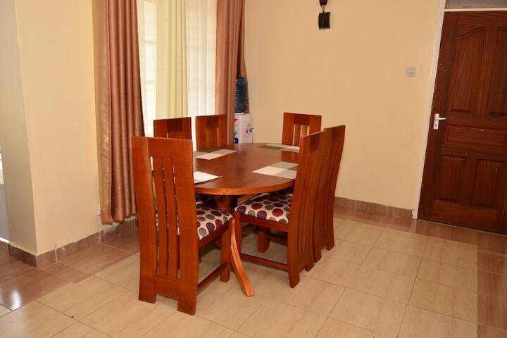 Dining 7 of 15