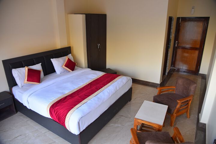 Room 4 of 12