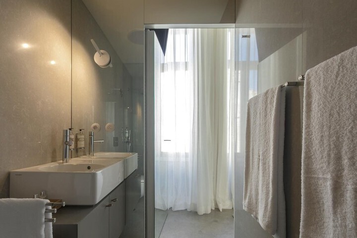 Room 98 of 129
