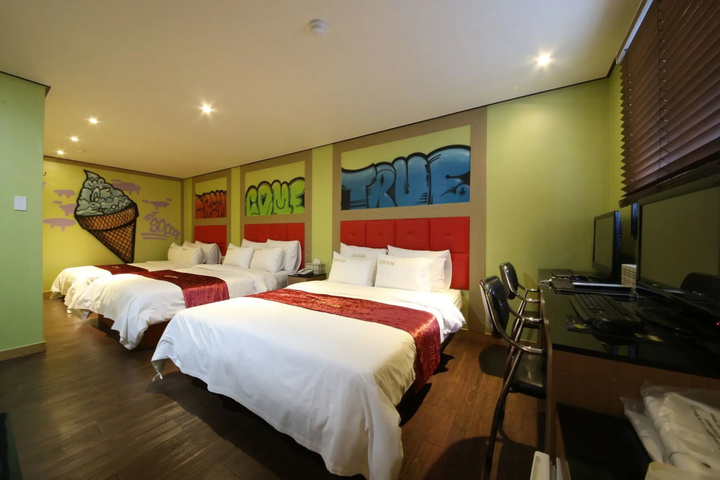 Room 9 of 26