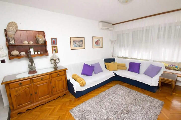 Room 3 of 9