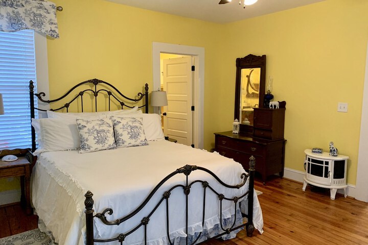Room 18 of 47