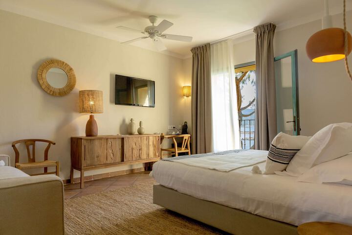 Room 42 of 155