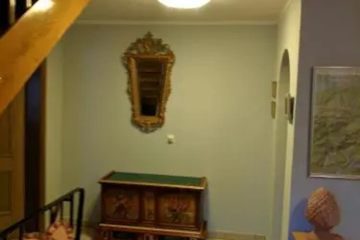Room 3 of 8