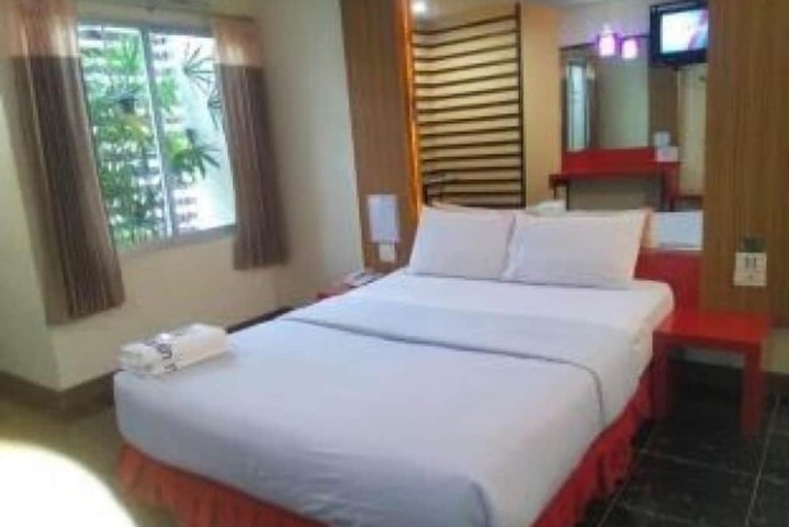 Room 12 of 14
