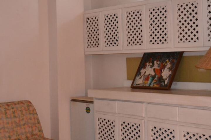 Room 27 of 144