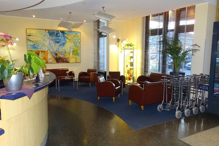 Entrance & Lobby