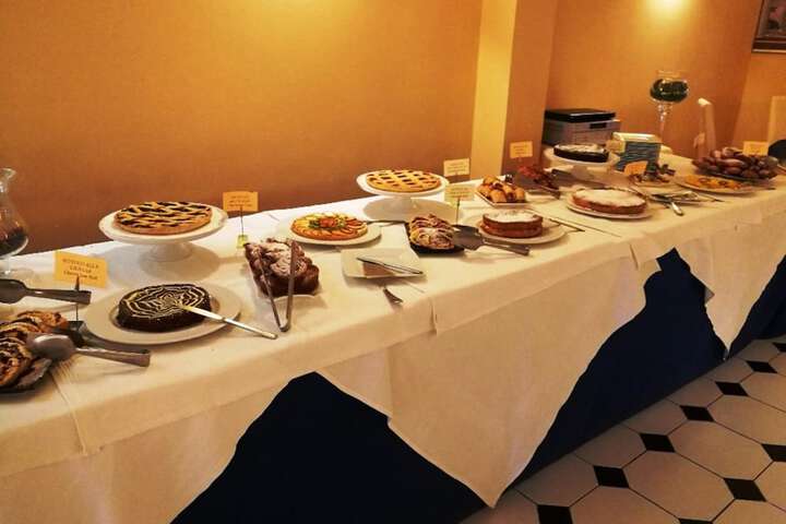 Dining 16 of 26