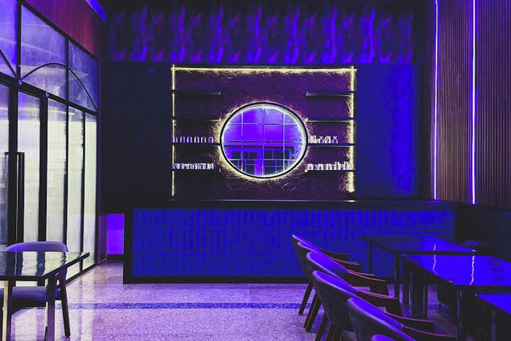 Lounge 18 of 22