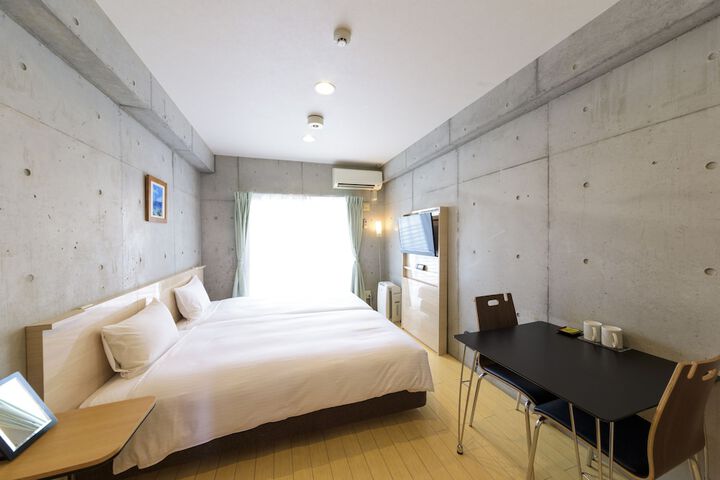 Room 33 of 191