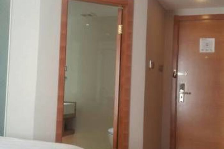 Room 20 of 137