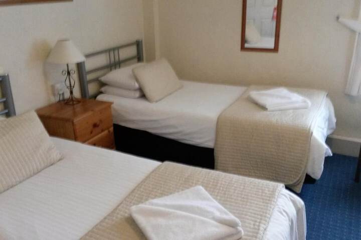 Room 11 of 28
