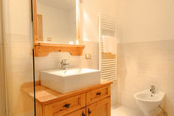 Room 4 of 20