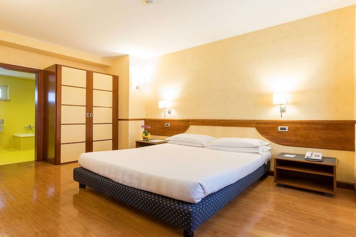 Room 22 of 80