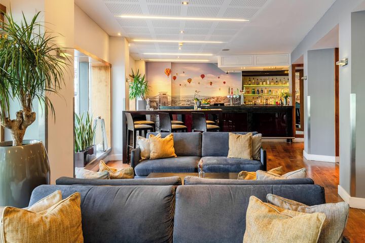 Lounge 29 of 34
