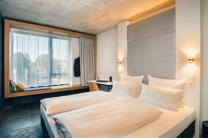 Room 6 of 38