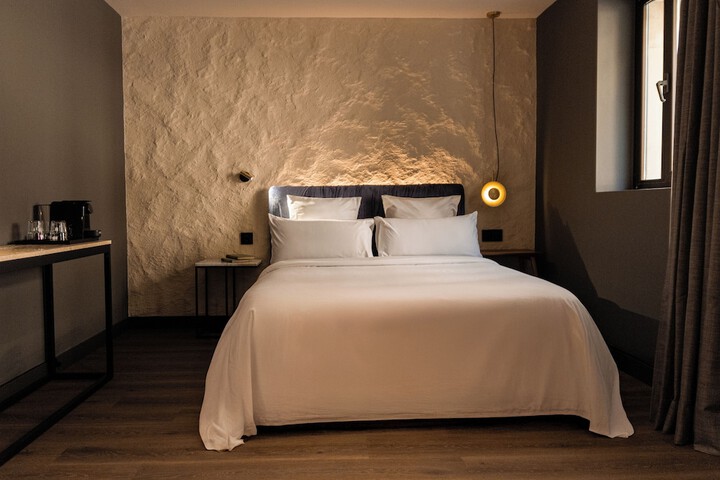 Room 43 of 77