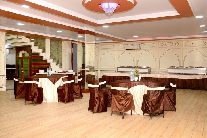Ballroom/Hall 31 of 37