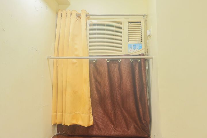 Room 9 of 38