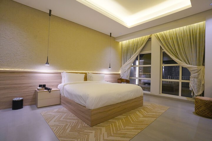 Room 4 of 87