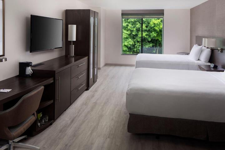 2 Queen Beds and Sofa (1 of 11)