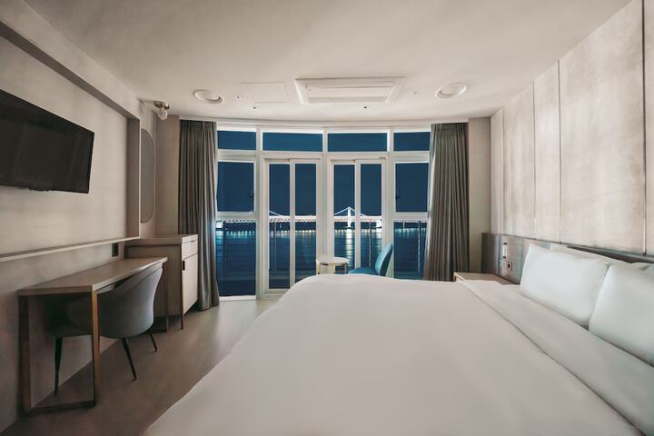 Room 12 of 72