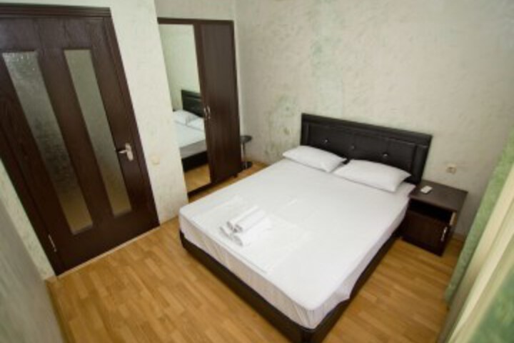 Room 42 of 93