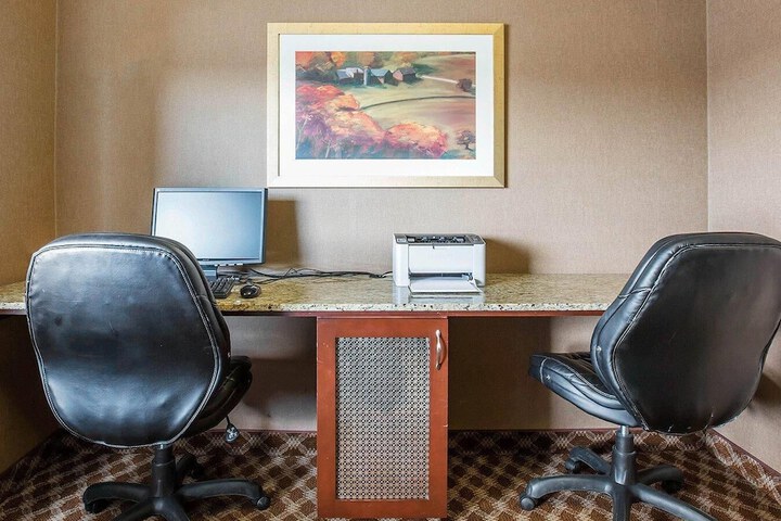 Business Center 40 of 44