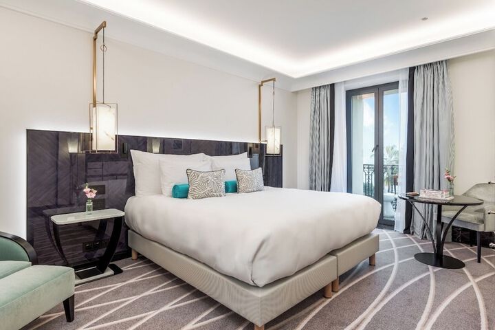 Room 18 of 106