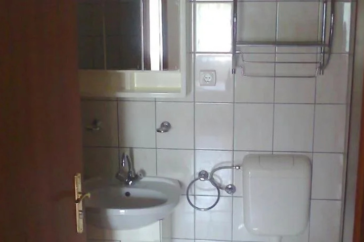 Room 8 of 21